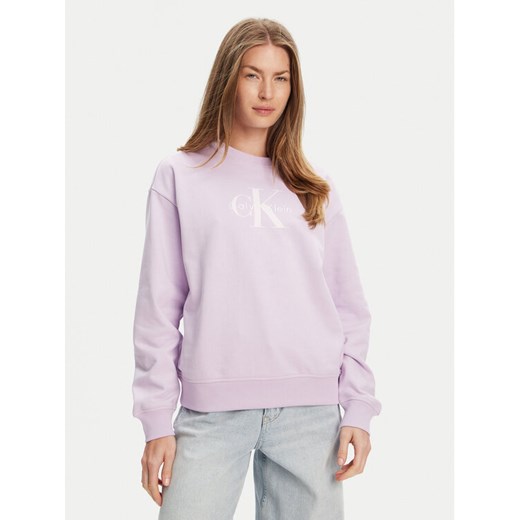 Calvin Klein Jeans Bluza Monologo LV047B234G Fioletowy Relaxed Fit ze sklepu MODIVO w kategorii Bluzy damskie - zdjęcie 184019309