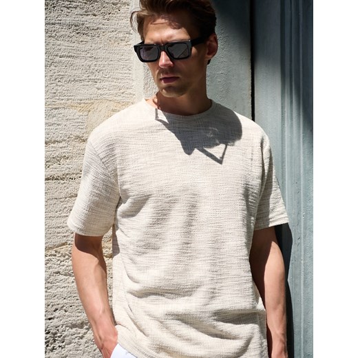 Reserved - Strukturalny t-shirt relaxed fit - beżowy ze sklepu Reserved w kategorii T-shirty męskie - zdjęcie 184024106