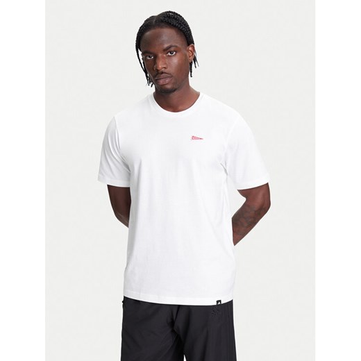 adidas T-Shirt Pennant Trim Graphic JL9226 Biały Regular Fit ze sklepu MODIVO w kategorii T-shirty męskie - zdjęcie 184025286