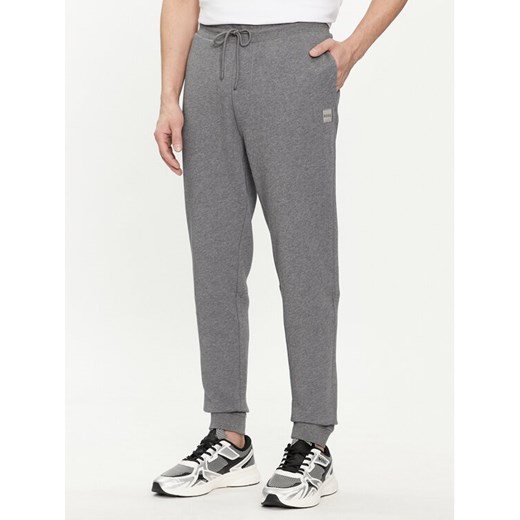 Boss Spodnie dresowe Sestart 50509303 Szary Regular Fit ze sklepu MODIVO w kategorii Spodnie męskie - zdjęcie 184035829