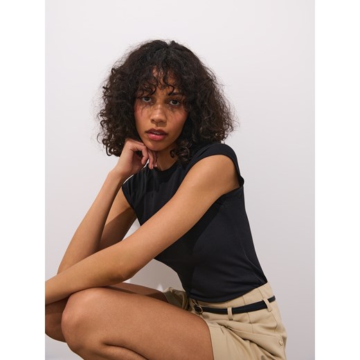 Bluzka damska czarna Mohito z okrągłym dekoltem casual 