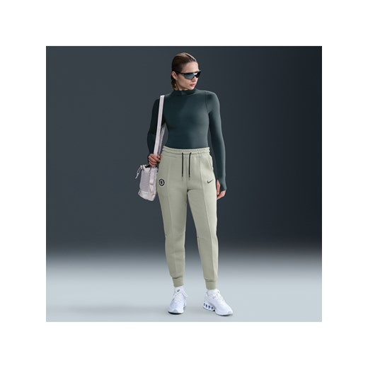 Damskie joggery piłkarskie z dzianiny ze średnim stanem Chelsea F.C. Tech - Zieleń ze sklepu Nike poland w kategorii Spodnie damskie - zdjęcie 184044166