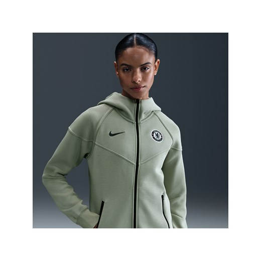Damska piłkarska bluza z kapturem i zamkiem na całej długości Nike Chelsea F.C. Tech Windrunner - Zieleń ze sklepu Nike poland w kategorii Bluzy damskie - zdjęcie 184044178