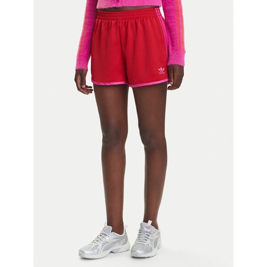 adidas Szorty sportowe adicolor 3-Stripes Sprinter JZ3513 Czerwony Loose Fit ze sklepu MODIVO w kategorii Szorty - zdjęcie 184045545