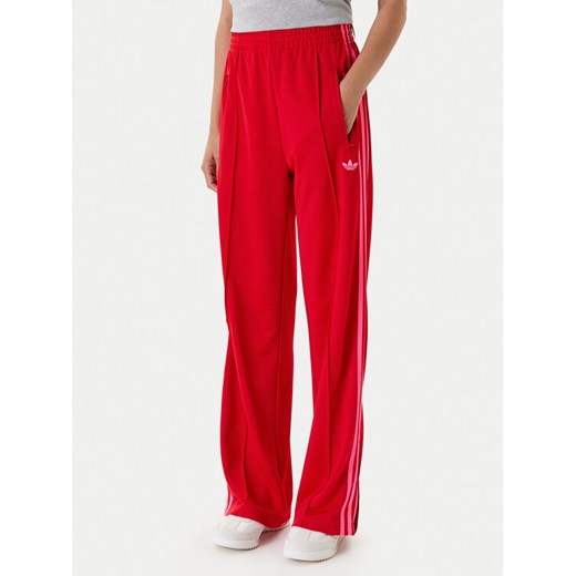 adidas Spodnie dresowe adicolor Classic Firebird JW1225 Czerwony Loose Fit ze sklepu MODIVO w kategorii Spodnie damskie - zdjęcie 184045798