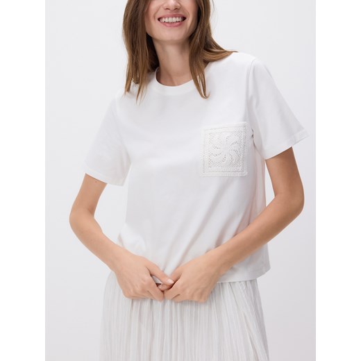 Reserved - T-shirt z ażurową kieszonką - złamana biel ze sklepu Reserved w kategorii Bluzki damskie - zdjęcie 184053498