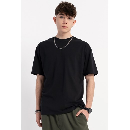 Czarny luźny t-shirt bez nadruków, kolor - czarny, rozmiar - 170 ze sklepu REPORTER w kategorii T-shirty chłopięce - zdjęcie 184055465
