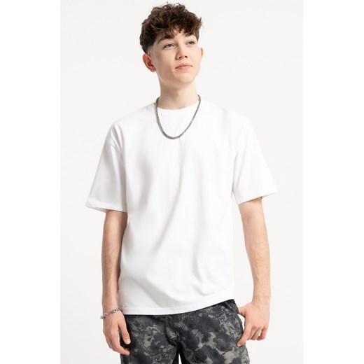 Biały luźny t-shirt bez nadruków, kolor - biały, rozmiar - 170 ze sklepu REPORTER w kategorii T-shirty chłopięce - zdjęcie 184055469
