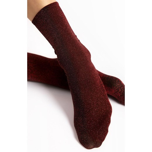 Skarpetki damskie czerwone z połyskiem Bestie 60 DEN, Kolor czerwony, Rozmiar uniwersalny, Fiore ze sklepu Primodo w kategorii Skarpetki damskie - zdjęcie 184069736