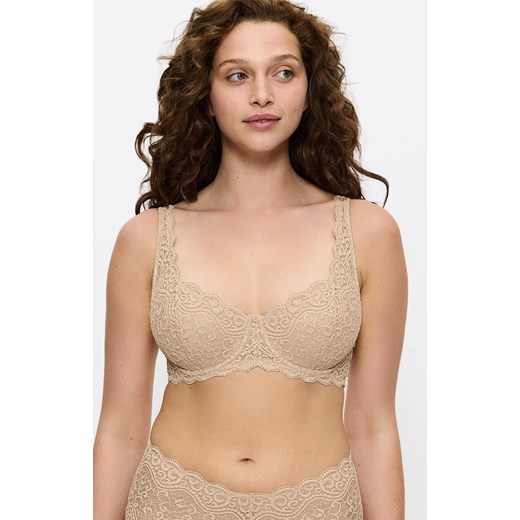 Triumph biustonosz miękki soft Amourette 10209584-0026, Kolor cielisty, Rozmiar 70A, Triumph ze sklepu Primodo w kategorii Biustonosze - zdjęcie 184093715