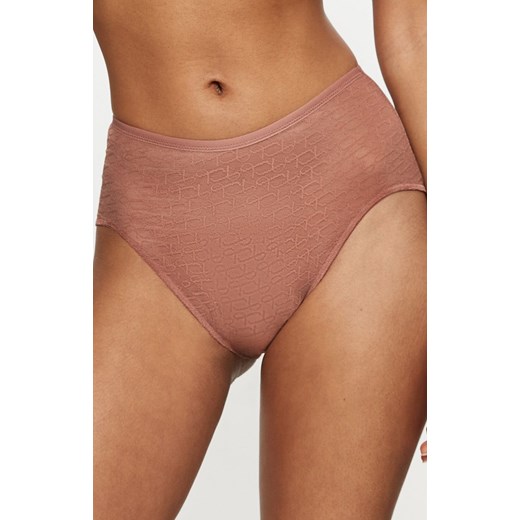 Triumph koronkowe figi beżowe Signature Sheer Maxi EX 10215936, Kolor beżowy, Rozmiar 40, Triumph ze sklepu Primodo w kategorii Majtki damskie - zdjęcie 184094109