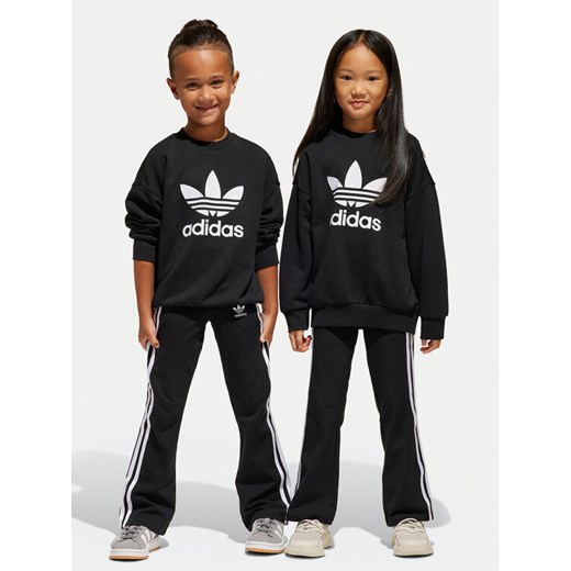 adidas Komplet bluza i legginsy JC7873 Czarny Flared Fit ze sklepu MODIVO w kategorii Komplety dziewczęce - zdjęcie 184098258