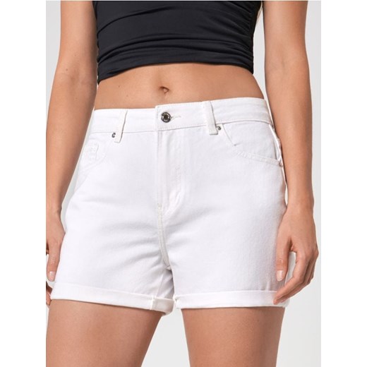 Sinsay - Szorty jeansowe mom high waist - biały ze sklepu Sinsay w kategorii Szorty - zdjęcie 184100475