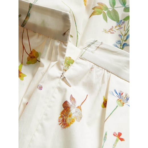 Spódnica Reserved midi biała w kwiaty na wiosnę 