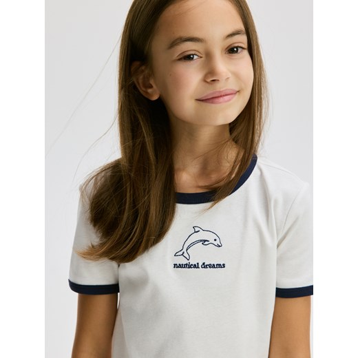 Reserved - Krótki t-shirt z haftem - granatowy ze sklepu Reserved w kategorii Bluzki dziewczęce - zdjęcie 184101349
