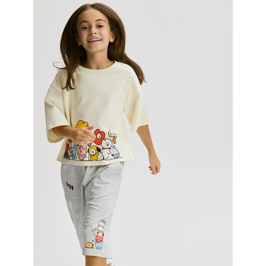 Reserved - Krótki t-shirt BT21 - kremowy ze sklepu Reserved w kategorii Bluzki dziewczęce - zdjęcie 184101399
