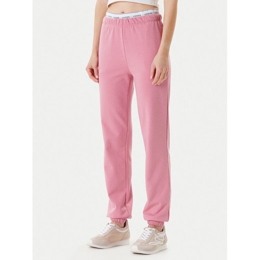 Guess Spodnie dresowe O5RB01 KCO31 Różowy Regular Fit ze sklepu MODIVO w kategorii Spodnie damskie - zdjęcie 184103387