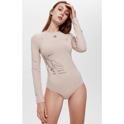 LBD 1430 Bawełniane body damskie z wzorami tatuaży, Kolor beżowy-wzór, Rozmiar XS, Conte ze sklepu Intymna w kategorii Bluzki damskie - zdjęcie 184116145