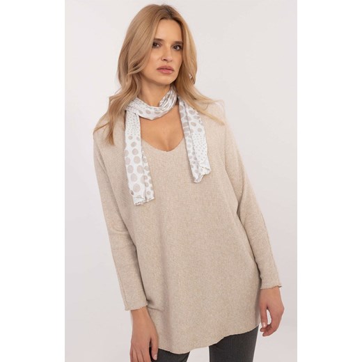 Beżowy sweter z błyszczącą nitką DHJ-BZ-19226.91, Kolor beżowy, Rozmiar uniwersalny, ITALY MODA ze sklepu Intymna w kategorii Swetry damskie - zdjęcie 184123079
