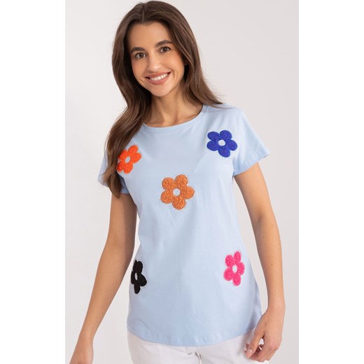 Jasnoniebieski t-shirt damski z naszywkami RV-BZ-9622.16X, Kolor jasnoniebieski, Rozmiar S/M, BASIC FEEL GOOD ze sklepu Intymna w kategorii Bluzki damskie - zdjęcie 184123308