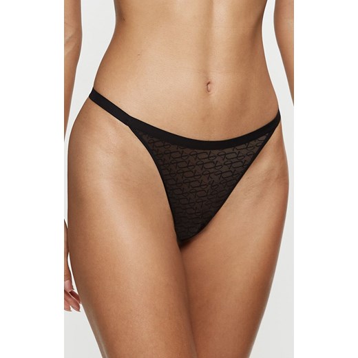 Triumph czarne koronkowe stringi Signature Sheer 10216494, Kolor czarny, Rozmiar 40, Triumph ze sklepu Intymna w kategorii Majtki damskie - zdjęcie 184151937