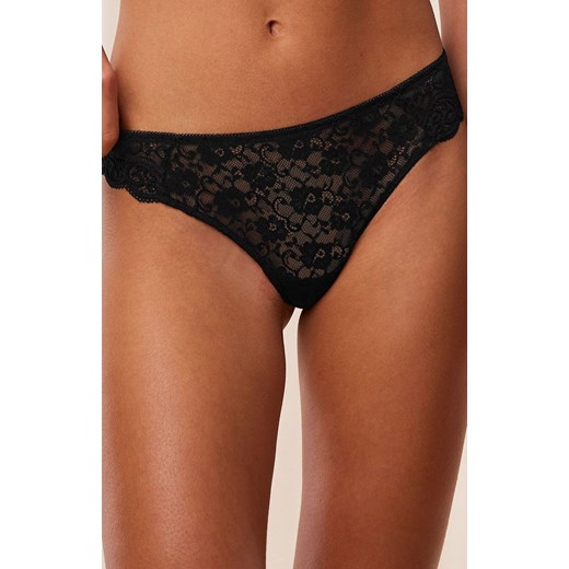 Triumph stringi typu hipster Amourette 10219152-0004, Kolor czarny, Rozmiar 36, Triumph ze sklepu Intymna w kategorii Majtki damskie - zdjęcie 184152275