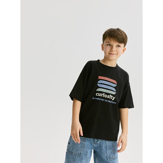 Reserved - Bawełniany t-shirt z nadrukiem - czarny ze sklepu Reserved w kategorii T-shirty chłopięce - zdjęcie 184161917