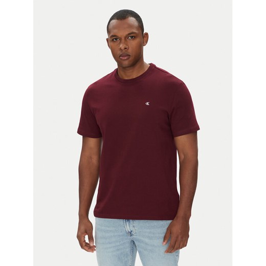 Calvin Klein Jeans T-Shirt LV040HM265 Bordowy Regular Fit ze sklepu MODIVO w kategorii T-shirty męskie - zdjęcie 184165058
