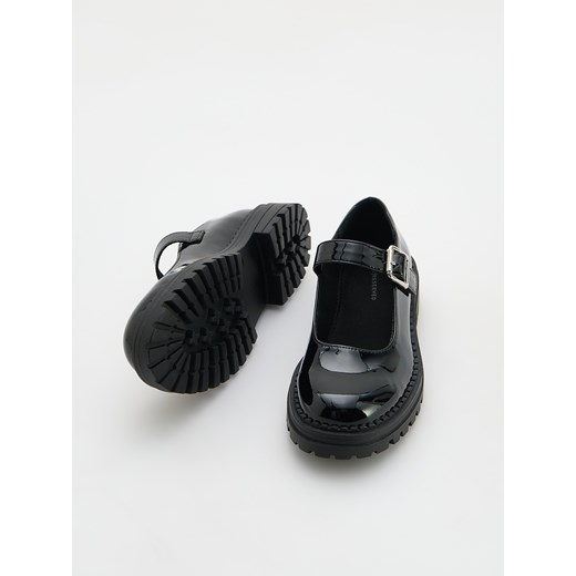 Reserved - Lakierowane loafersy - czarny ze sklepu Reserved w kategorii Półbuty dziecięce - zdjęcie 184182698