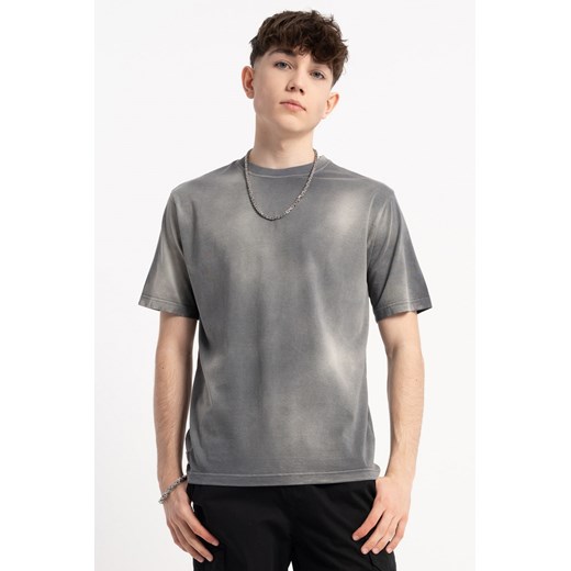 Szary t-shirt z efektem sprania, rozmiar - 170, kolor - szary ze sklepu REPORTER w kategorii T-shirty chłopięce - zdjęcie 184194795