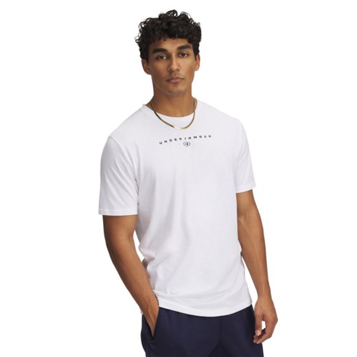 Męski t-shirt z nadrukiem Under Armour UA M Stacked Logo SS - biały ze sklepu Sportstylestory.com w kategorii T-shirty męskie - zdjęcie 184205638