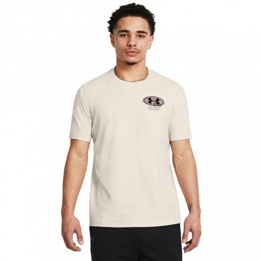 Męski t-shirt z nadrukiem Under Armour UA M Grounds Crew Hw Ss - beżowy ze sklepu Sportstylestory.com w kategorii T-shirty męskie - zdjęcie 184216618