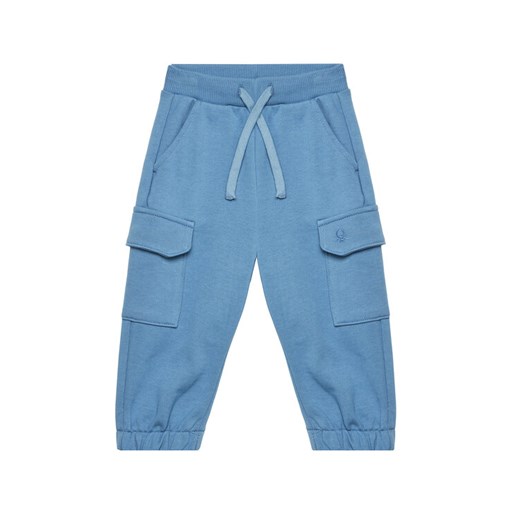 United Colors Of Benetton Spodnie dresowe 3UNIGF045 Niebieski Regular Fit ze sklepu MODIVO w kategorii Spodnie chłopięce - zdjęcie 184233527