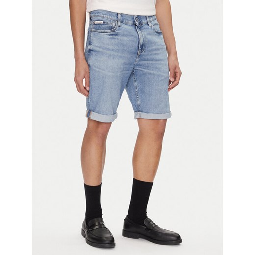 Calvin Klein Jeans Szorty jeansowe J30J327516 Niebieski Slim Fit ze sklepu MODIVO w kategorii Spodenki męskie - zdjęcie 184235107