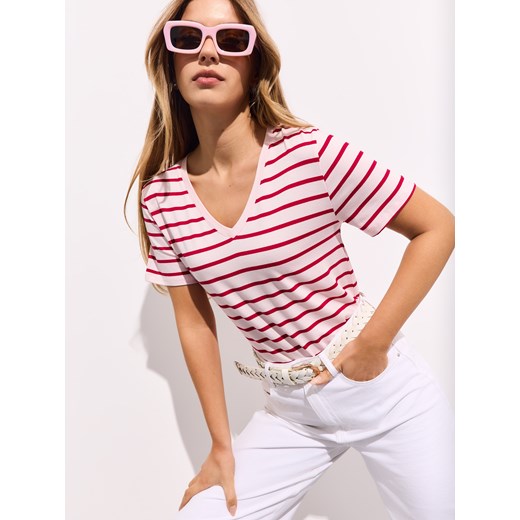 Mohito - Czerwono-różowy t-shirt z dekoltem V - fioletowy ze sklepu Mohito w kategorii Bluzki damskie - zdjęcie 184239428