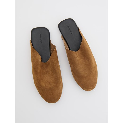 Reserved - Zamszowe mule - brązowy Reserved 39 Reserved