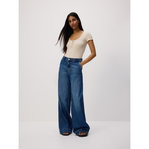 Reserved - T-shirt z ozdobnymi guzikami - beżowy Reserved L Reserved