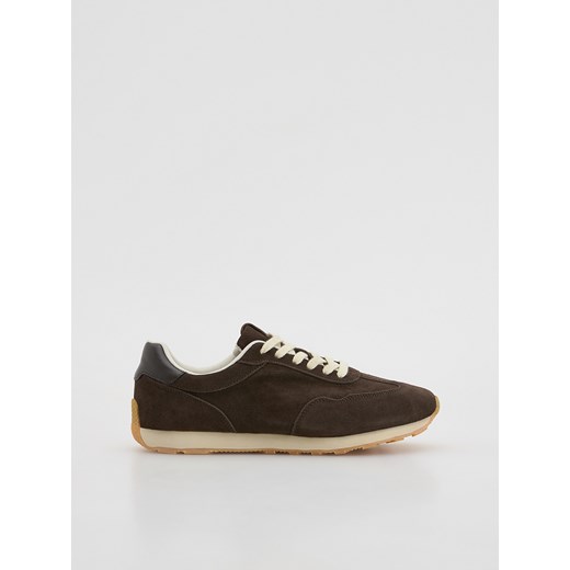 Reserved - Zamszowe sneakersy - ciemnobrązowy ze sklepu Reserved w kategorii Buty sportowe męskie - zdjęcie 184240745