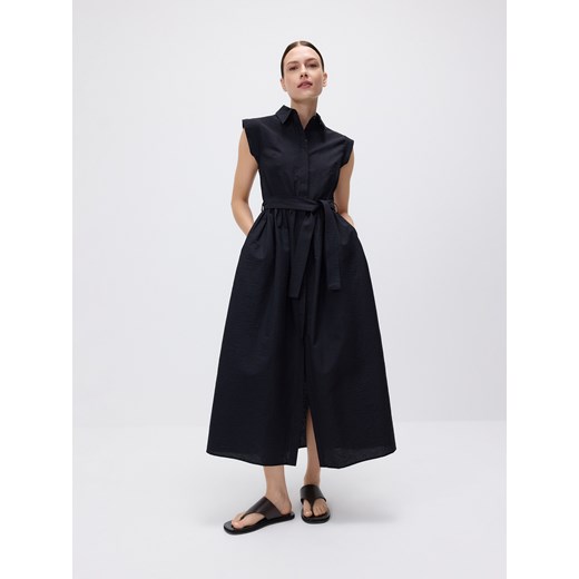 Sukienka Reserved bez rękawów czarna rozkloszowana midi z dekoltem v 