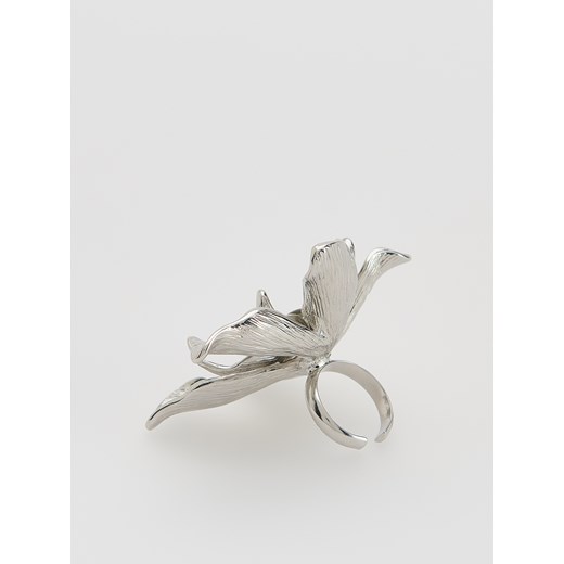 Reserved - Pierścionek z nieregularnym kwiatem - srebrny Reserved ONE SIZE Reserved