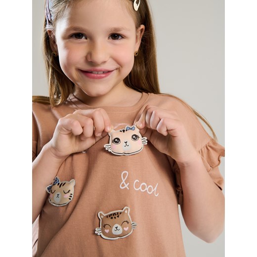 Sinsay - Koszulka z aplikacjami 3D - beżowy Sinsay 98 (2-3 l) Sinsay