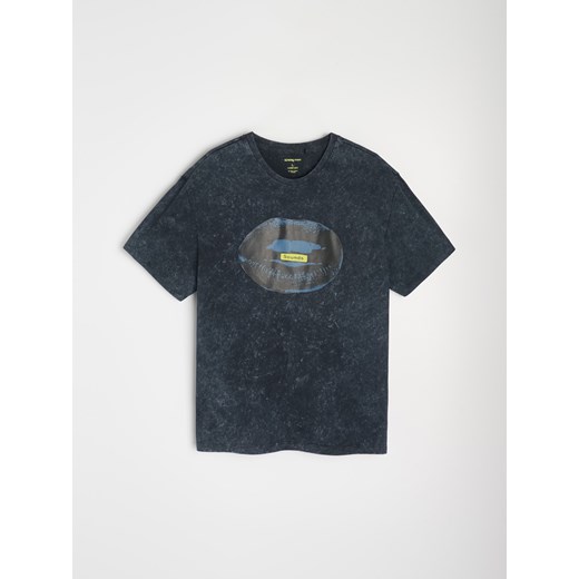 Sinsay - Koszulka comfort fit z nadrukiem i efektem sprania - czarny Sinsay XL Sinsay