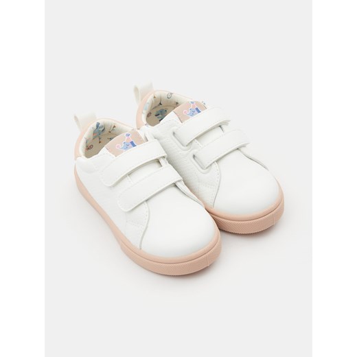Sinsay - Trampki niemowlęce zapinane na rzepy - biały Sinsay 20 Sinsay