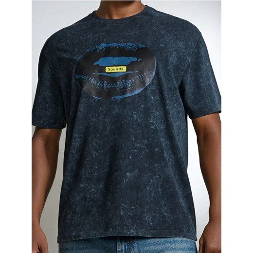 Sinsay - Koszulka comfort fit z nadrukiem i efektem sprania - czarny ze sklepu Sinsay w kategorii T-shirty męskie - zdjęcie 184246655