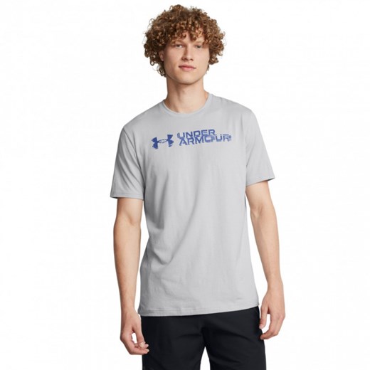 Męski t-shirt z nadrukiem Under Armour UA M Sliced Wordmark 60/40s Ss - szary ze sklepu Sportstylestory.com w kategorii T-shirty męskie - zdjęcie 184257567