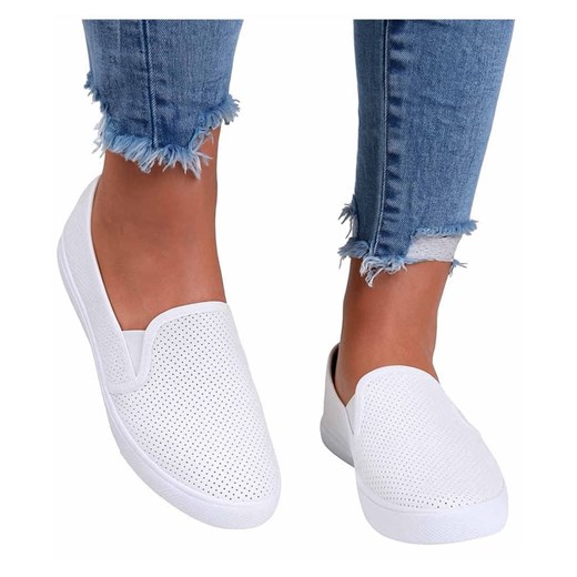 Białe wsuwane ażurowe tenisówki slip on /F2-2 15641 T189/ ze sklepu Pantofelek24.pl w kategorii Trampki damskie - zdjęcie 184257887