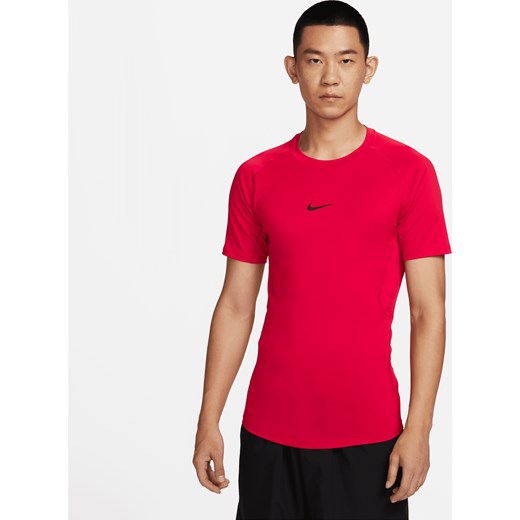 Męska przylegająca koszulka z krótkim rękawem do fitnessu Dri-FIT Nike Pro - Czerwony ze sklepu Nike poland w kategorii T-shirty męskie - zdjęcie 184264249