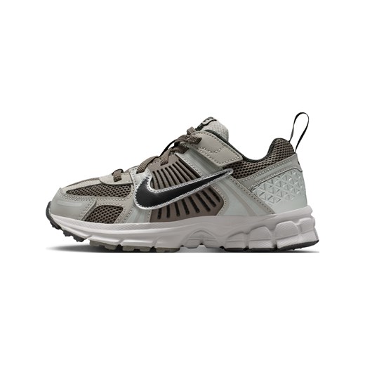 Buty dla małych dzieci Nike Vomero 5 - Szary ze sklepu Nike poland w kategorii Buty sportowe dziecięce - zdjęcie 184264359