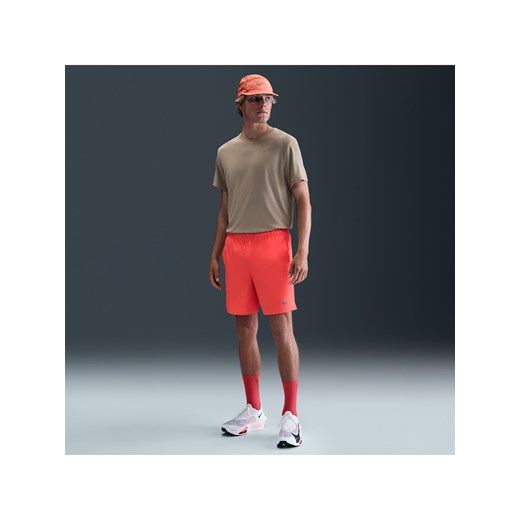 Męskie spodenki do biegania z wszytą bielizną Dri-FIT Nike Challenger 18 cm - Czerwony ze sklepu Nike poland w kategorii Spodenki męskie - zdjęcie 184264928
