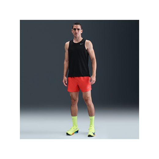 Męskie spodenki do biegania z wszytą bielizną Dri-FIT Nike Challenger 13 cm - Czerwony ze sklepu Nike poland w kategorii Spodenki męskie - zdjęcie 184264948